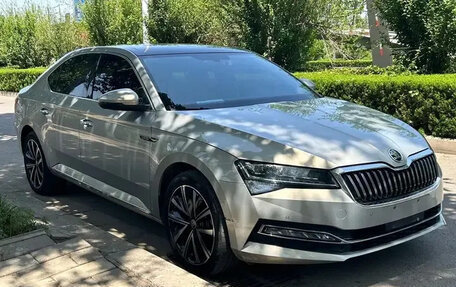 Skoda Superb III рестайлинг, 2021 год, 2 200 000 рублей, 3 фотография