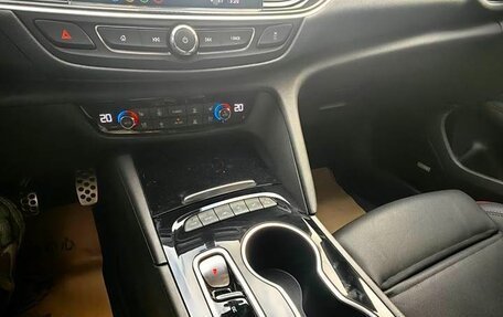 Buick Regal VI, 2022 год, 1 600 000 рублей, 15 фотография
