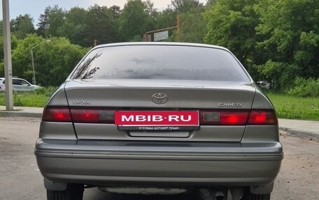 Toyota Camry, 1998 год, 450 000 рублей, 3 фотография