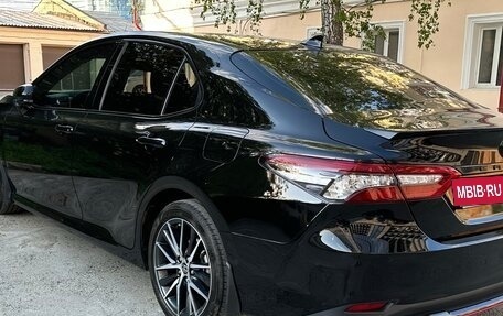 Toyota Camry, 2021 год, 3 350 000 рублей, 2 фотография