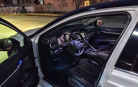 Toyota Camry, 2018 год, 2 500 000 рублей, 3 фотография