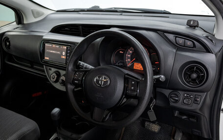 Toyota Vitz, 2018 год, 980 000 рублей, 9 фотография