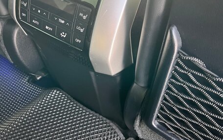 Toyota Land Cruiser Prado 150 рестайлинг 2, 2020 год, 5 700 000 рублей, 8 фотография