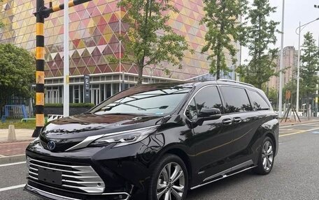 Toyota Sienna, 2021 год, 4 740 000 рублей, 1 фотография