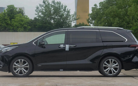 Toyota Sienna, 2025 год, 7 490 000 рублей, 4 фотография