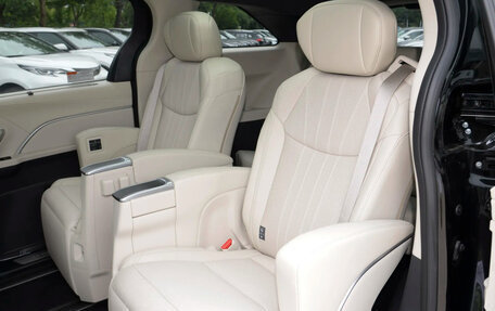 Toyota Sienna, 2025 год, 7 490 000 рублей, 31 фотография