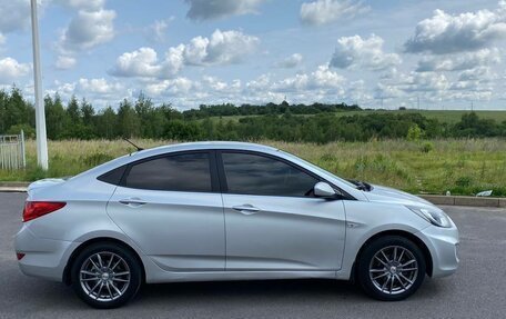 Hyundai Solaris II рестайлинг, 2011 год, 770 000 рублей, 5 фотография