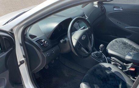 Hyundai Solaris II рестайлинг, 2011 год, 770 000 рублей, 8 фотография
