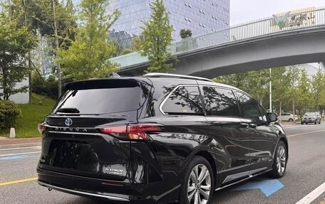Toyota Sienna, 2021 год, 4 740 000 рублей, 2 фотография