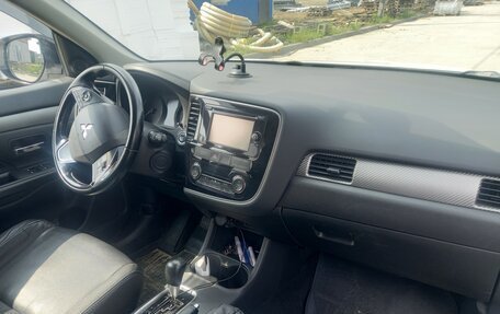 Mitsubishi Outlander III рестайлинг 3, 2015 год, 1 750 000 рублей, 6 фотография