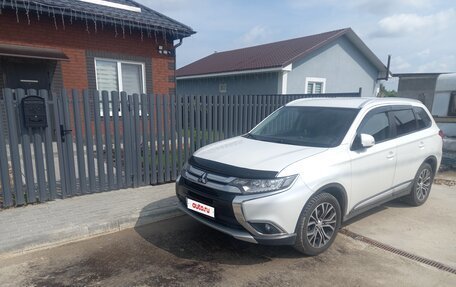 Mitsubishi Outlander III рестайлинг 3, 2015 год, 1 750 000 рублей, 3 фотография