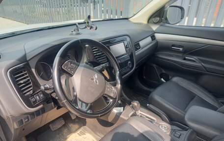 Mitsubishi Outlander III рестайлинг 3, 2015 год, 1 750 000 рублей, 5 фотография