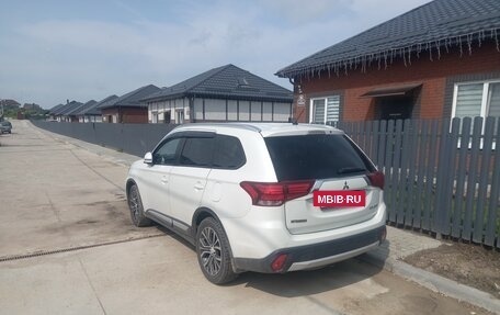 Mitsubishi Outlander III рестайлинг 3, 2015 год, 1 750 000 рублей, 4 фотография