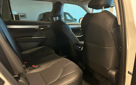 Toyota Highlander, 2025 год, 5 900 000 рублей, 23 фотография