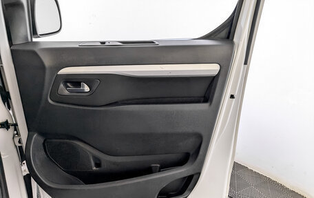 Peugeot Traveller I, 2021 год, 2 645 000 рублей, 26 фотография
