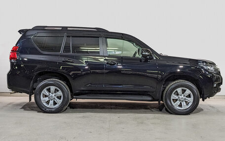 Toyota Land Cruiser Prado 150 рестайлинг 2, 2021 год, 4 750 000 рублей, 4 фотография