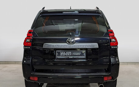 Toyota Land Cruiser Prado 150 рестайлинг 2, 2021 год, 4 750 000 рублей, 6 фотография