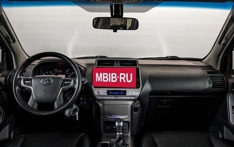 Toyota Land Cruiser Prado 150 рестайлинг 2, 2021 год, 4 750 000 рублей, 14 фотография