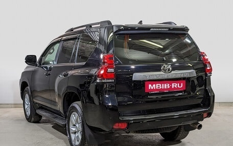 Toyota Land Cruiser Prado 150 рестайлинг 2, 2021 год, 4 750 000 рублей, 7 фотография