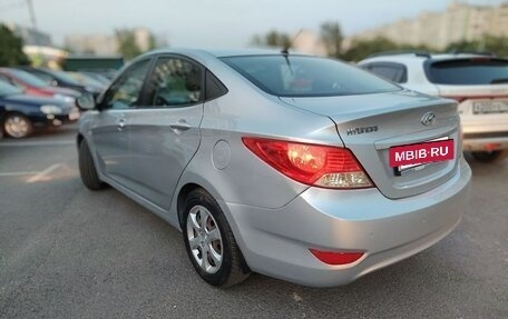 Hyundai Solaris II рестайлинг, 2011 год, 720 000 рублей, 2 фотография