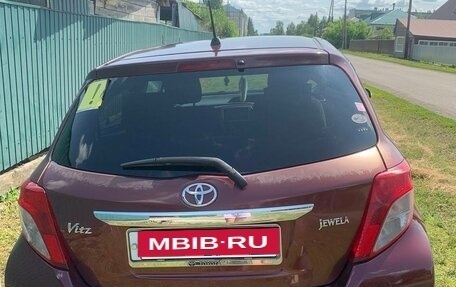 Toyota Vitz, 2011 год, 810 000 рублей, 2 фотография