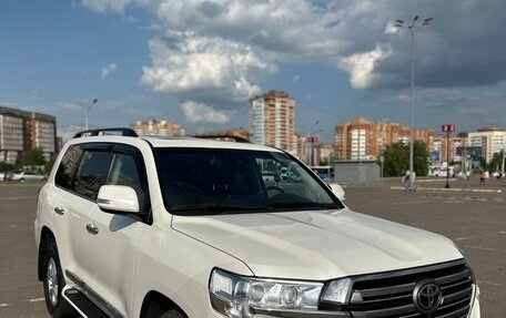 Toyota Land Cruiser 200, 2016 год, 4 990 000 рублей, 2 фотография