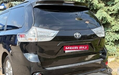 Toyota Sienna III, 2011 год, 1 150 000 рублей, 15 фотография