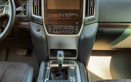 Toyota Land Cruiser 200, 2019 год, 7 800 000 рублей, 8 фотография