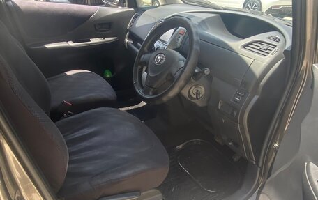 Toyota Ractis I, 2005 год, 530 000 рублей, 7 фотография