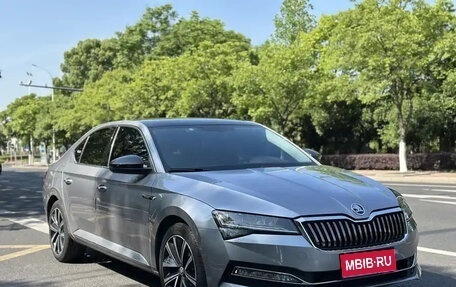 Skoda Superb III рестайлинг, 2021 год, 1 750 000 рублей, 1 фотография