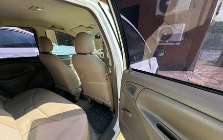 Toyota Platz, 2005 год, 610 000 рублей, 6 фотография