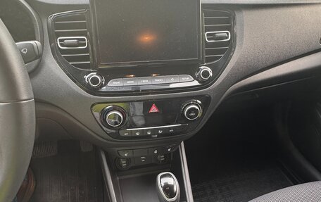 Hyundai Solaris II рестайлинг, 2022 год, 2 000 000 рублей, 7 фотография