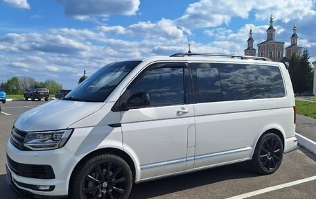 Volkswagen Multivan T6 рестайлинг, 2015 год, 3 000 000 рублей, 3 фотография