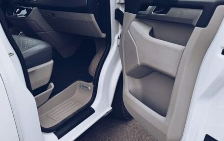 Volkswagen Multivan T6 рестайлинг, 2015 год, 3 000 000 рублей, 9 фотография