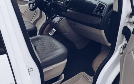 Volkswagen Multivan T6 рестайлинг, 2015 год, 3 000 000 рублей, 10 фотография