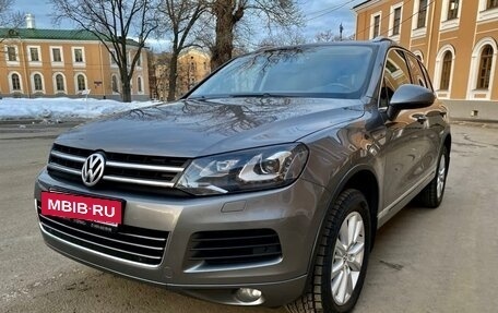 Volkswagen Touareg III, 2012 год, 2 390 000 рублей, 3 фотография