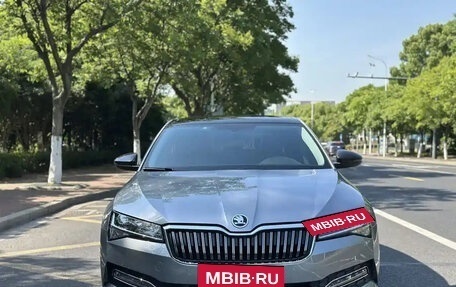 Skoda Superb III рестайлинг, 2021 год, 1 750 000 рублей, 3 фотография