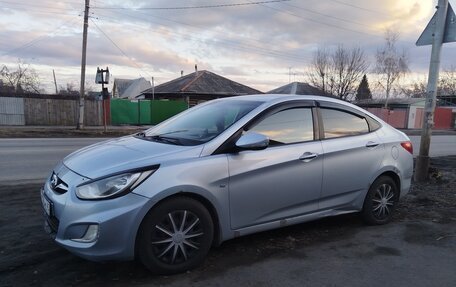Hyundai Solaris II рестайлинг, 2012 год, 700 000 рублей, 6 фотография