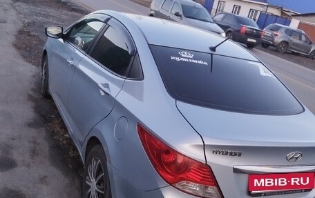Hyundai Solaris II рестайлинг, 2012 год, 700 000 рублей, 2 фотография