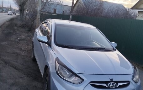 Hyundai Solaris II рестайлинг, 2012 год, 700 000 рублей, 3 фотография
