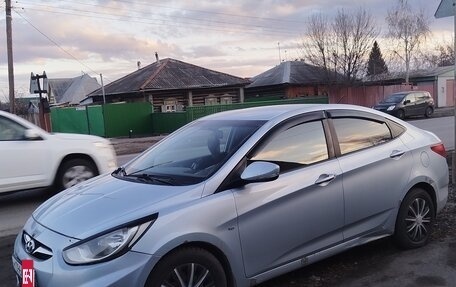 Hyundai Solaris II рестайлинг, 2012 год, 700 000 рублей, 7 фотография