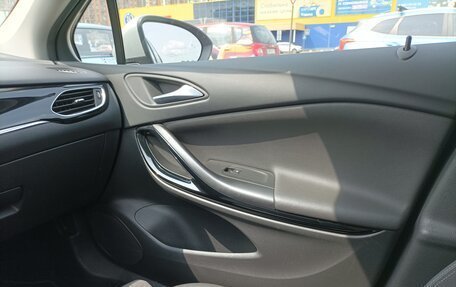 Opel Astra K, 2018 год, 1 440 000 рублей, 19 фотография