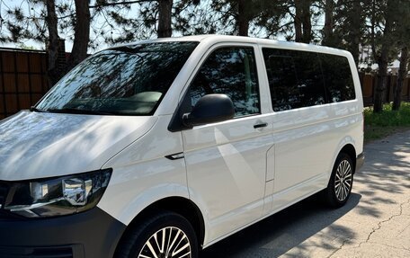 Volkswagen Caravelle T6 рестайлинг, 2018 год, 3 150 000 рублей, 5 фотография