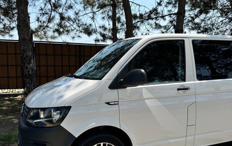 Volkswagen Caravelle T6 рестайлинг, 2018 год, 3 150 000 рублей, 4 фотография