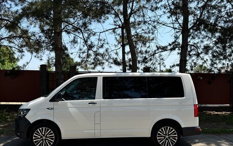 Volkswagen Caravelle T6 рестайлинг, 2018 год, 3 150 000 рублей, 9 фотография
