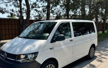 Volkswagen Caravelle T6 рестайлинг, 2018 год, 3 150 000 рублей, 16 фотография