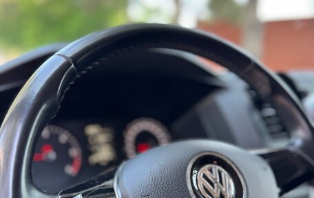 Volkswagen Caravelle T6 рестайлинг, 2018 год, 3 150 000 рублей, 24 фотография