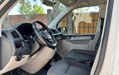 Volkswagen Caravelle T6 рестайлинг, 2018 год, 3 150 000 рублей, 25 фотография