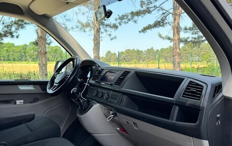 Volkswagen Caravelle T6 рестайлинг, 2018 год, 3 150 000 рублей, 23 фотография