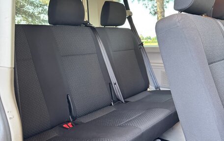 Volkswagen Caravelle T6 рестайлинг, 2018 год, 3 150 000 рублей, 30 фотография